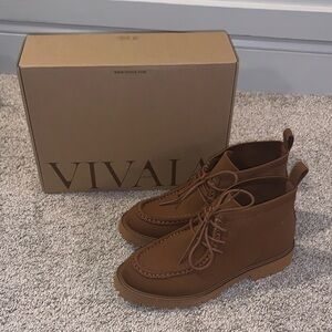 VIVAIA Round Toe Lug Sole Ankle Foot (Francis) in Caramel